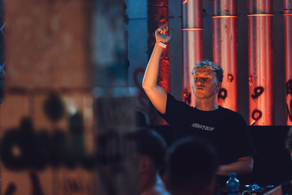 Loading... just a sec